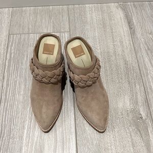 Suede mule shoes. Unique braided detailing